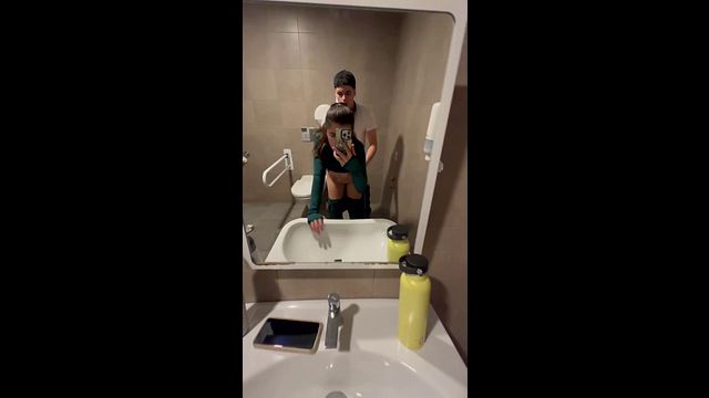 Entrenando en el gimnasio pero de otra forma más divertida 🤭
