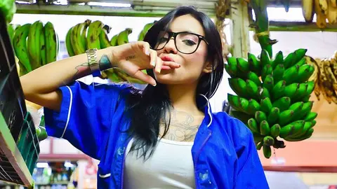 Deepthroat Delight: Latina Babe Takes It All