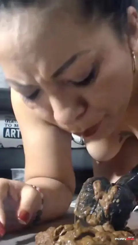 Mila's Scat Covering Fetish Revealed in 33 Seconds