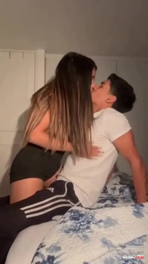 Sensual Convincing Kiss - Irán Lux & Verito