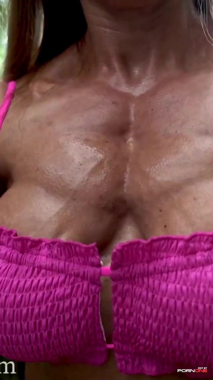 Gaby Vega Shows Off Epic Muscularity