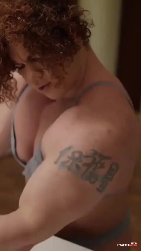Hypertrophic Muscle Lingerie Tease with Mrs Korableva