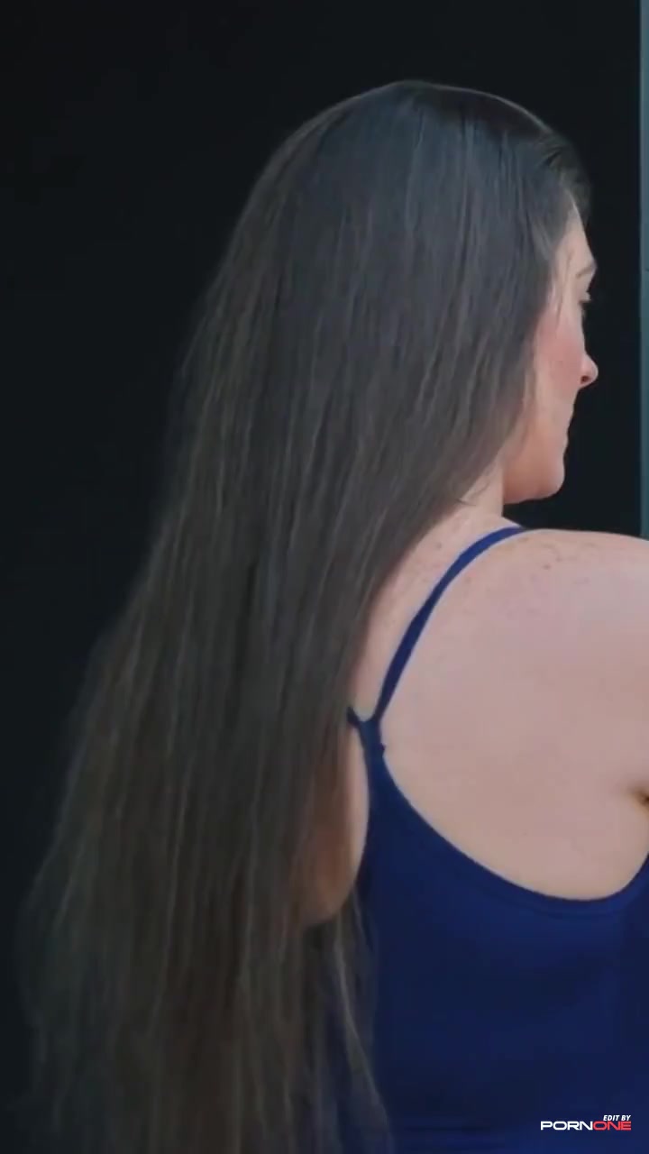 Melanie Hicks Offers Intimate Moments