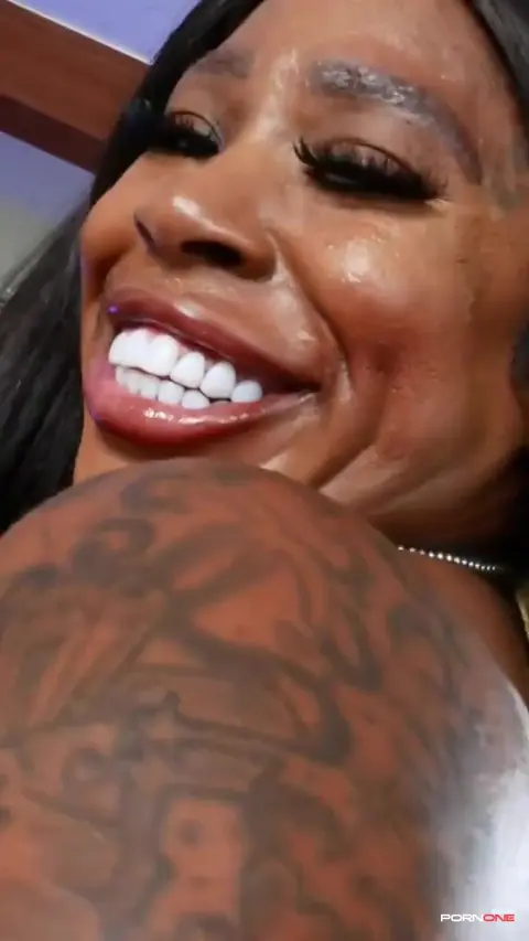 London Babe Bounces with M5 in Hot Clip