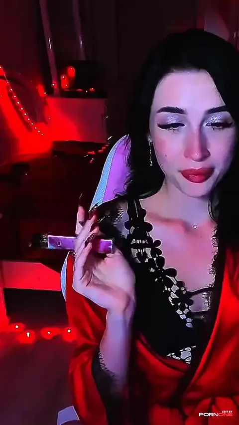 Sexy Webcam Babe: Skinny Model in Hot Show