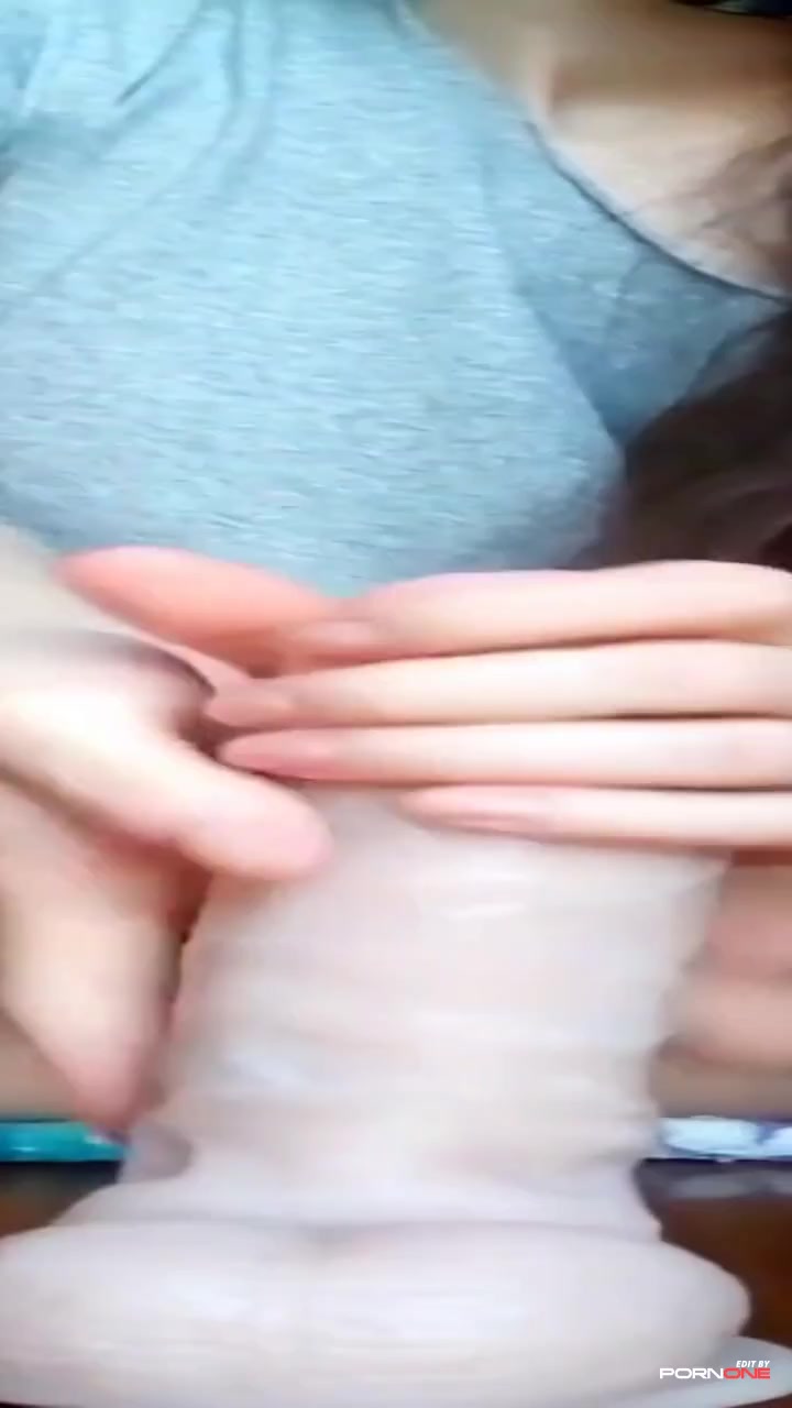 Nyaanko's Sensual 32-Second Tease on PornOne