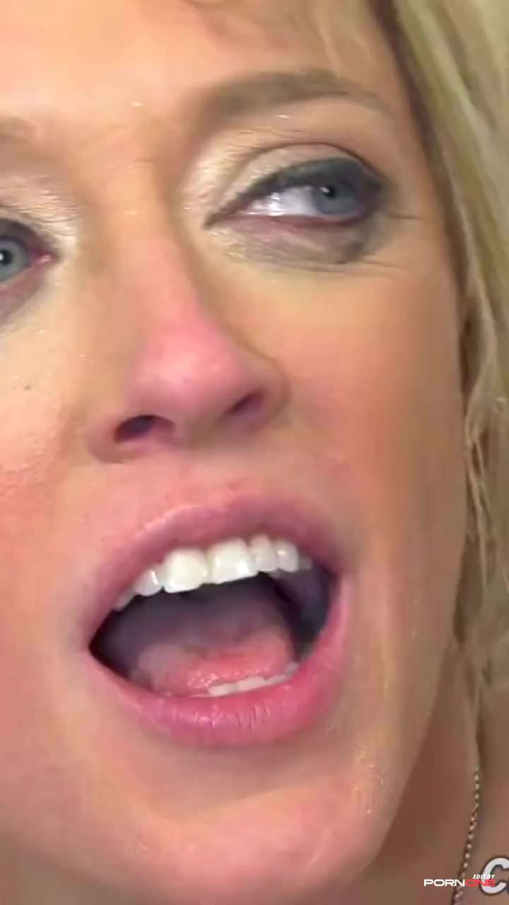Big Tits Mom Dee Williams in Hardcore BBC Action