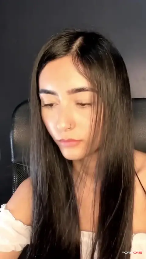 Petite Web Teen Shows Off Big Booty in Solo Tease