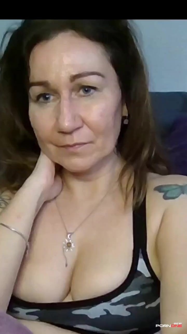 TamaraSweetXO Strips Out of Sporty Clothes on Stripchat