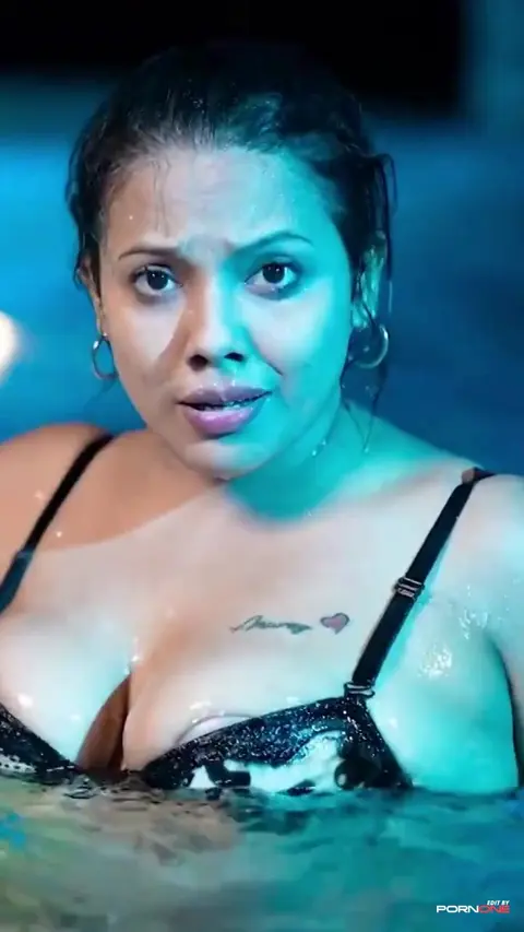 Queen Production's Bong Fashion Queen in Swimwear