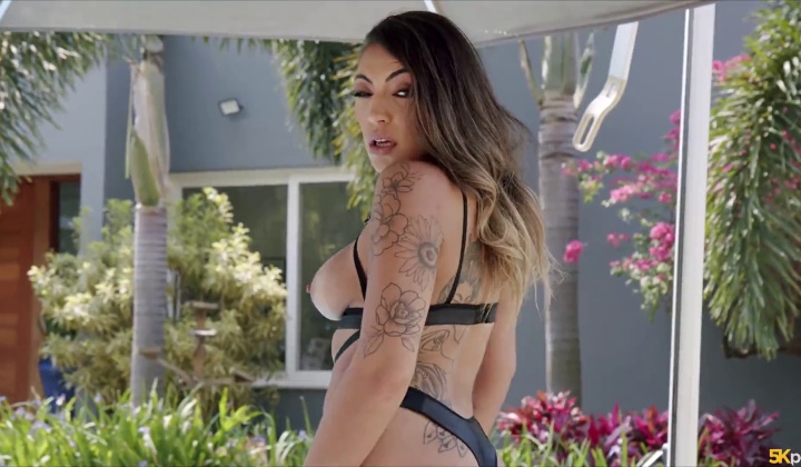 Paola Venturinei's Intimate Moment: Cobrinha Delight