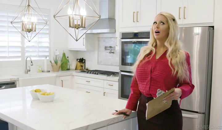 Blonde Bombshell: Busty Milf Seduction Unleashed