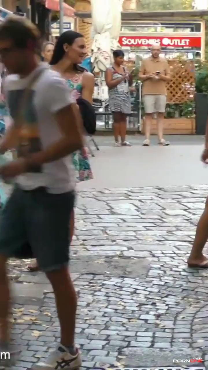 Aiko May Exposes Herself in Vienna