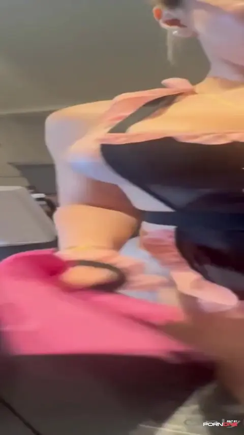 Sexy Maid Gives a Tease in La Criada Culona