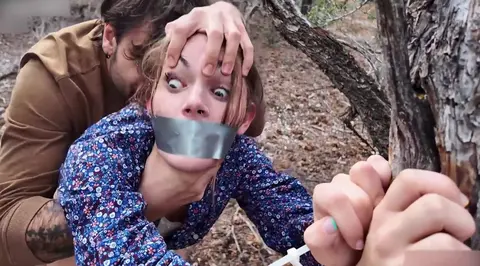 Juniper Ren's Public Bondage Encounter with Hardcore Action