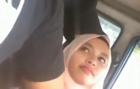 Jilbab Sex in Car Exposed on Camera