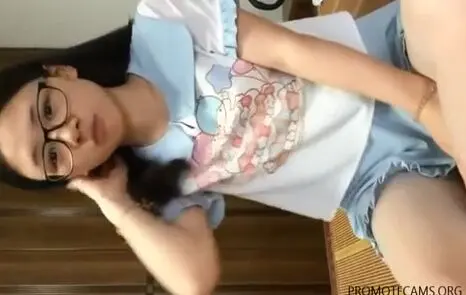 Asian Cam Girl Exposes Herself on Live Webcam