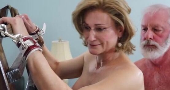 Laci Luvcox Sizzles in Sexy MILF Video Clips