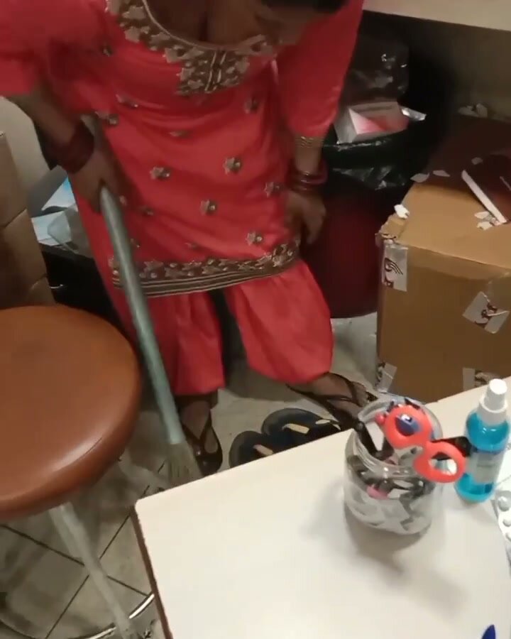 Desi Mom Downblouse Surprise