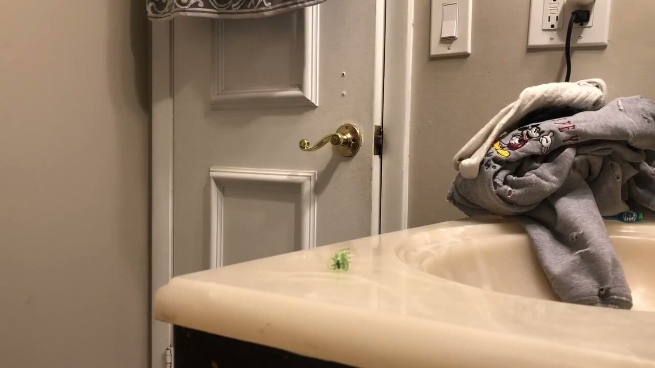 Caught a Goddess in the Shower – 3D Voyeur Peep