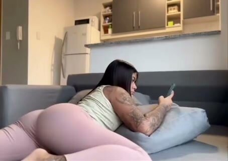 Texting and Ripping Ass: Bubbly Farts on the Phone