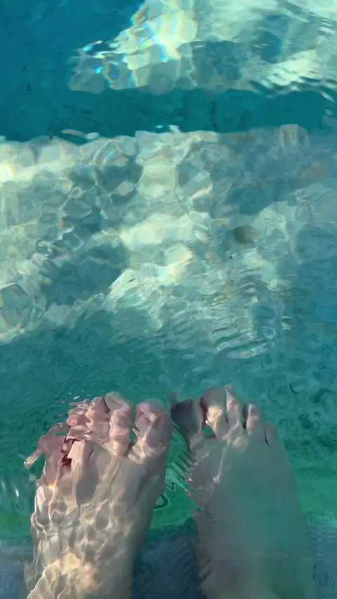 Feet in Pool – Relaxing Foot Scene