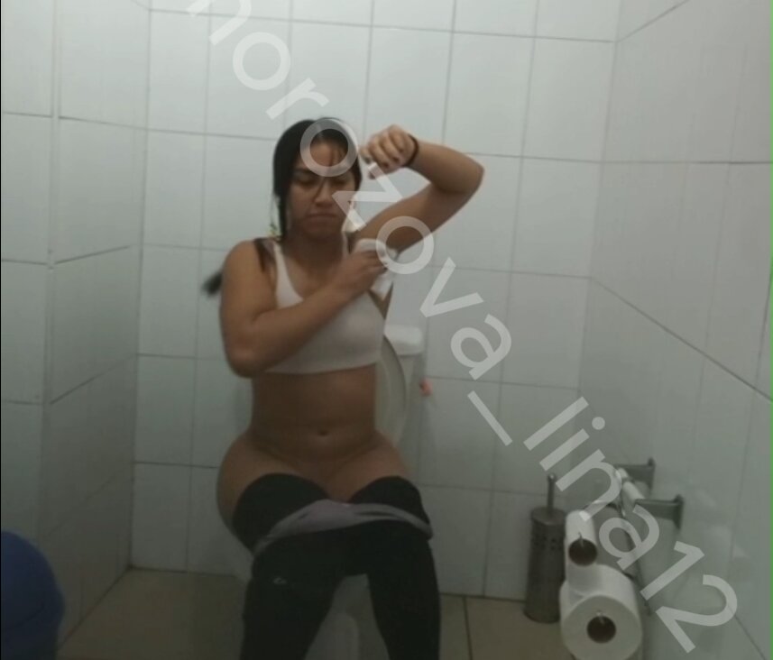 Fit Colombian Spied Pissing – Hidden Cam Voyeur Clip