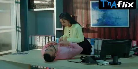 Aarohi Barde's Sizzling Scene in Mere Angane Main