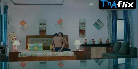 Aarohi Barde Sizzling Breast Scene in Mere Angane Main