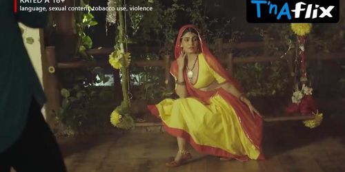 Leena Singh Sexy Scene  in Gulabo