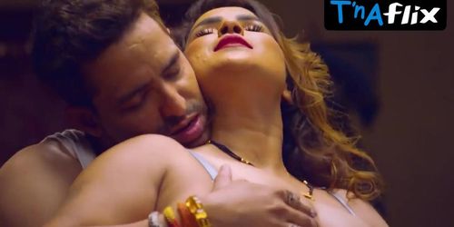 Leena Singh Exposes in Manmaniyan Scene