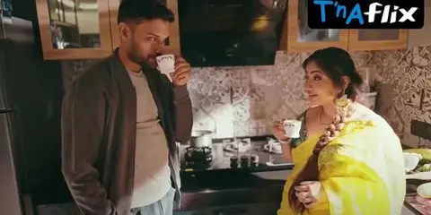 Subhati Das Sizzles in Lene Ke Dene's Sexy Scene