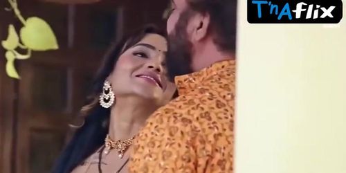 Shanaya Ansari Sizzles in Jaan Bujh Kar Scene