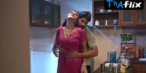 Shanaya Ansari Sizzles in Jaan Bujh Kar Scene