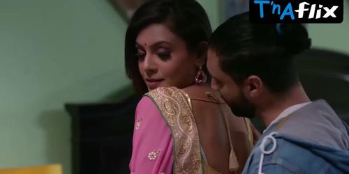 Alendra Bill Sizzles in Rangeen Kahaniyan Sexy Scene