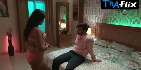 Jyoti Singh's Sultry Moment in Rangeen Kahaniyan