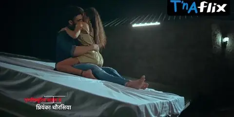 Manisha Jain's Alluring Moment in Rangeen Kahaniyan