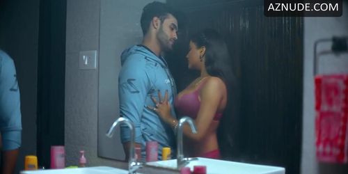 Manisha Jain Sizzles in Rangeen Kahaniyan Sexy Scene
