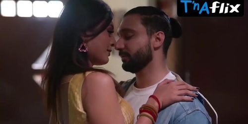 Rani Pari Exposed in Rangeen Kahaniyan Underwear Scene