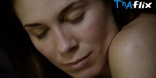 Julie Perreault Exposes in Minuit, Le Soir Scene
