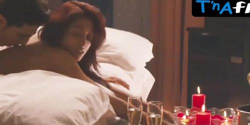 Paoli Dam Lesbian,  Butt Scene  in Hate Story