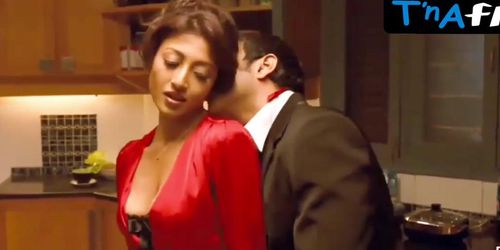 Paoli Dam Lesbian,  Butt Scene  in Hate Story