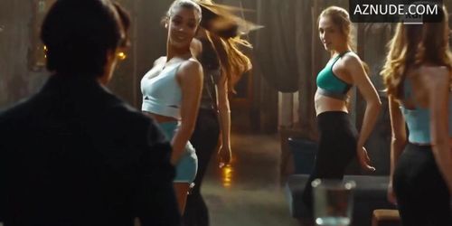 Emma Quartullo's Sizzling Breasts Scene in Vivi E Lascia Vivere