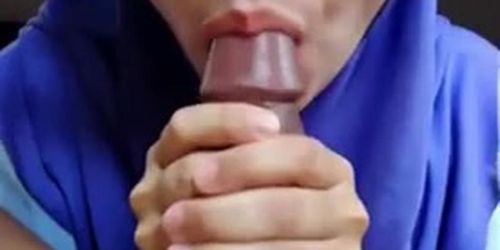 Sepongan Maut Hijab Biru: Exclusive TnaFlix Video