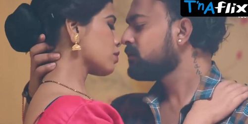 Reena Tomar Sexy Scene  in Stranger