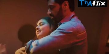 Jayshree Gaikwad Sexy Scene in Ek Deewana Tha - HD