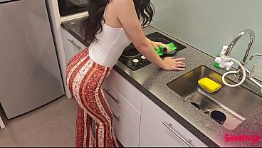 Amateur Cleaner Creampie: Messy Finish Inside Revealed
