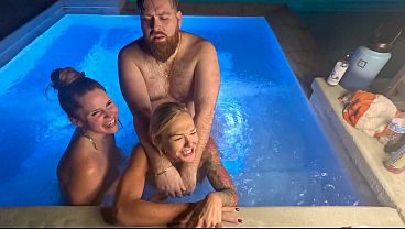 Threesome Fun in Hot Tub with Deliah Grace & Scarlett
