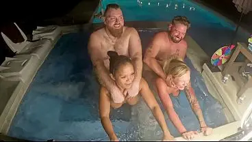 Deliah Grace & Jazmine Cruz Star in Hot Tub Foursome