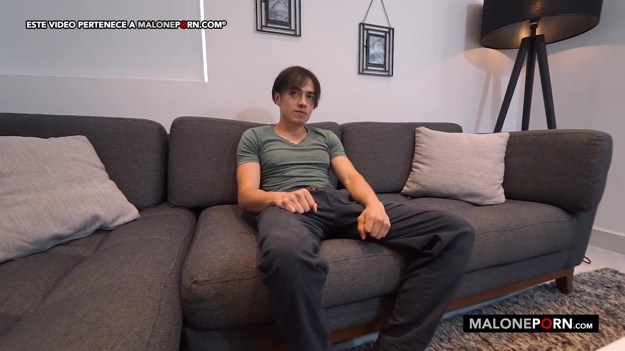 Joven follando con su madrastra termina en su culo!